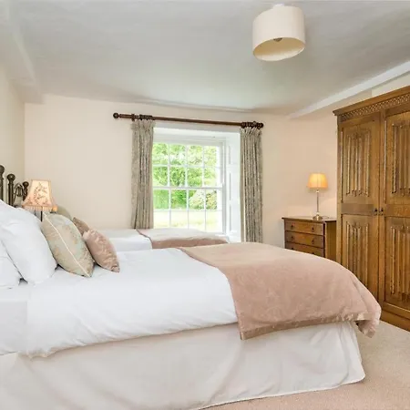 Holiday home 6 Bed In Sz327 *