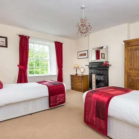 6 Bed In Sz327 * Lamplugh